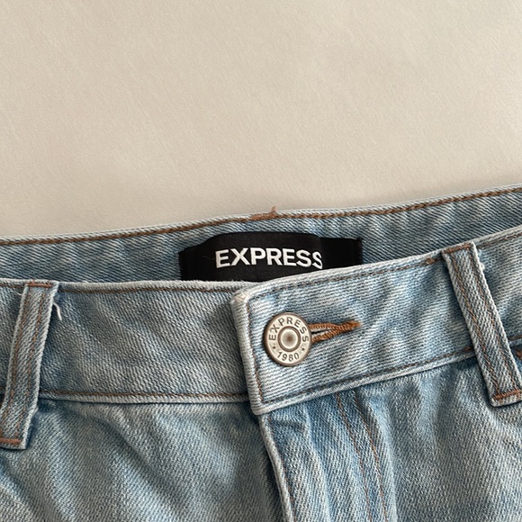 Express Low Rise Shorts - Picture 4 of 8